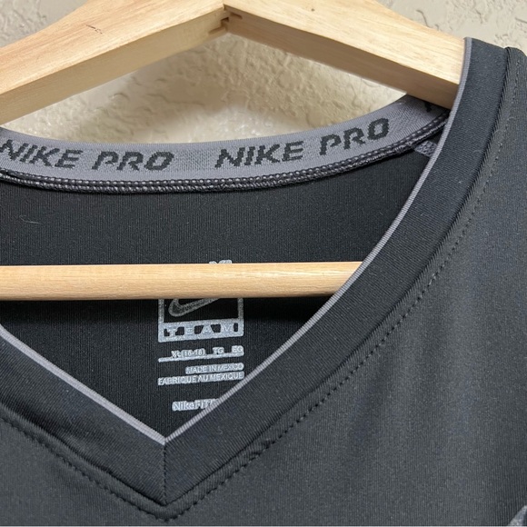 Nike Pro Fitted Long Sleeved Black Dri-Fit Training Shirt Sz XL (16-18) - Picture 2 of 9